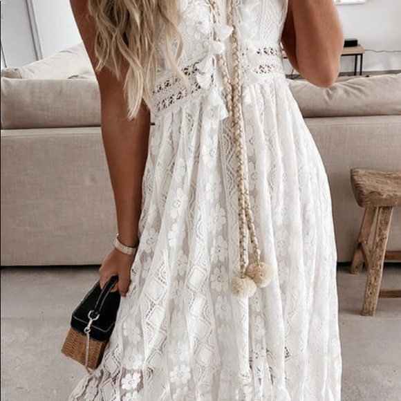 NWT - Glamorous Lace Irregular Mid-Length Dress - Picture 2 of 8